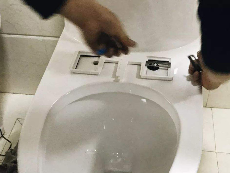 不知道馬桶蓋怎么拆？看完這個菜鳥都能自己拆馬桶蓋了